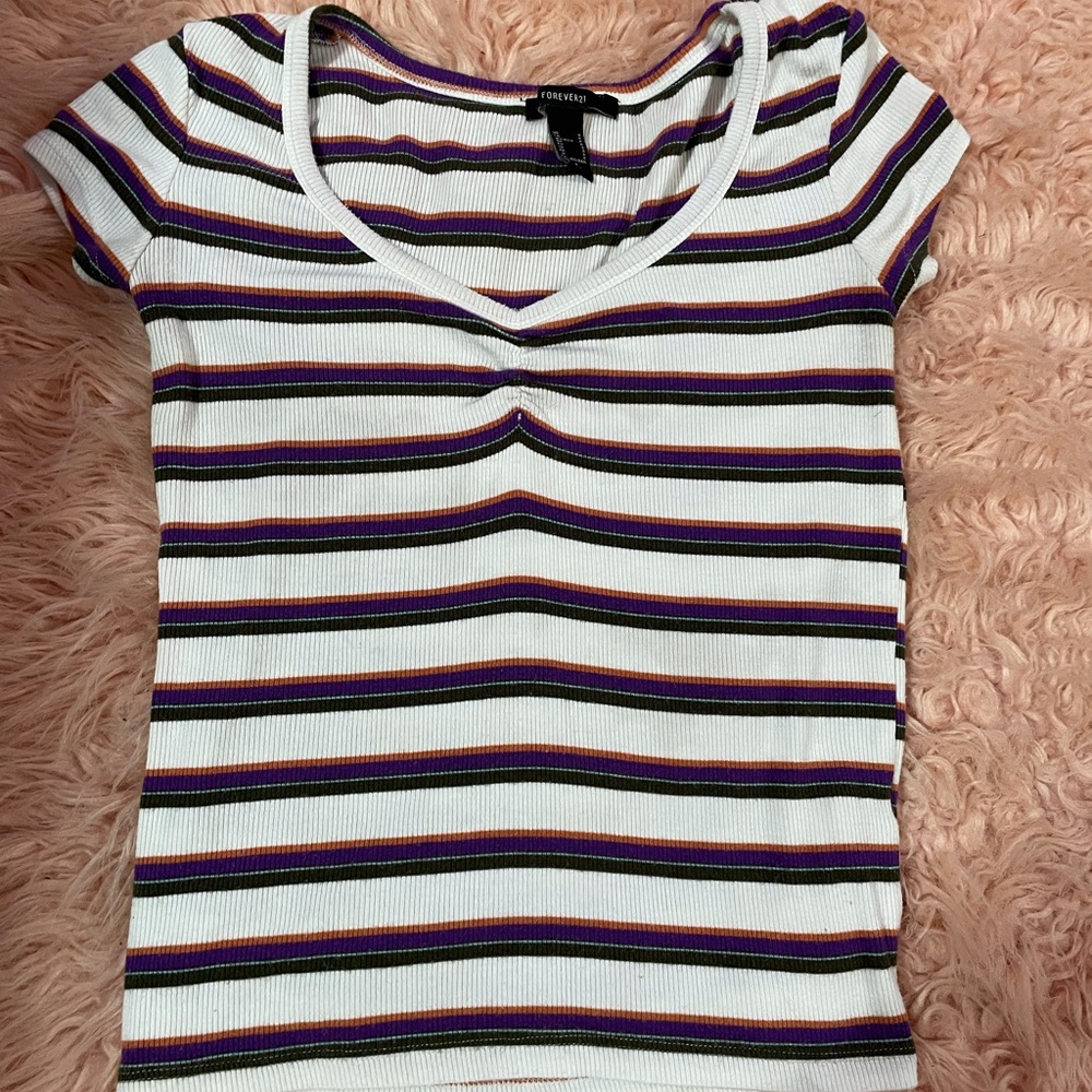 im selling these clothes, some are medium and small - Picture 7 of 9